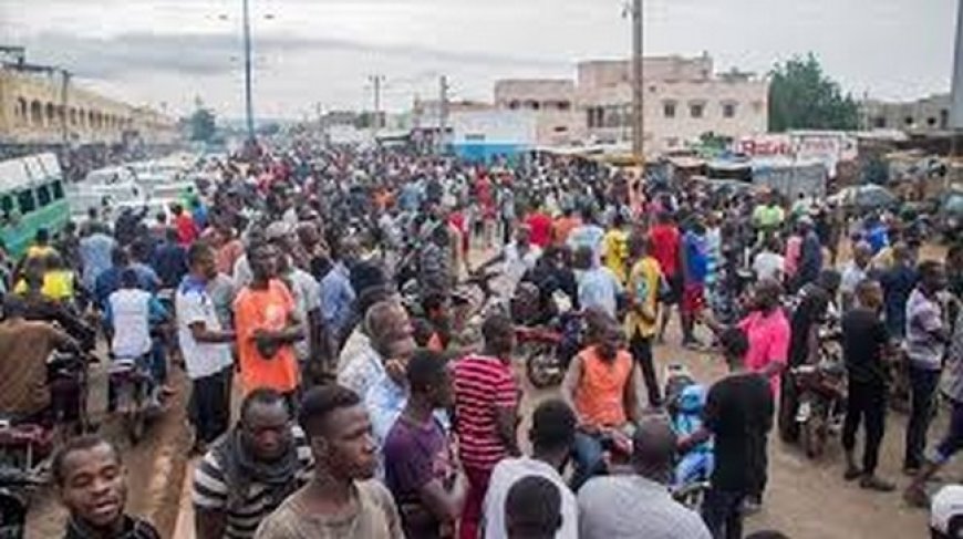 Au Mali koura :  Tout le monde sourit, tout le monde triche et la vie continue