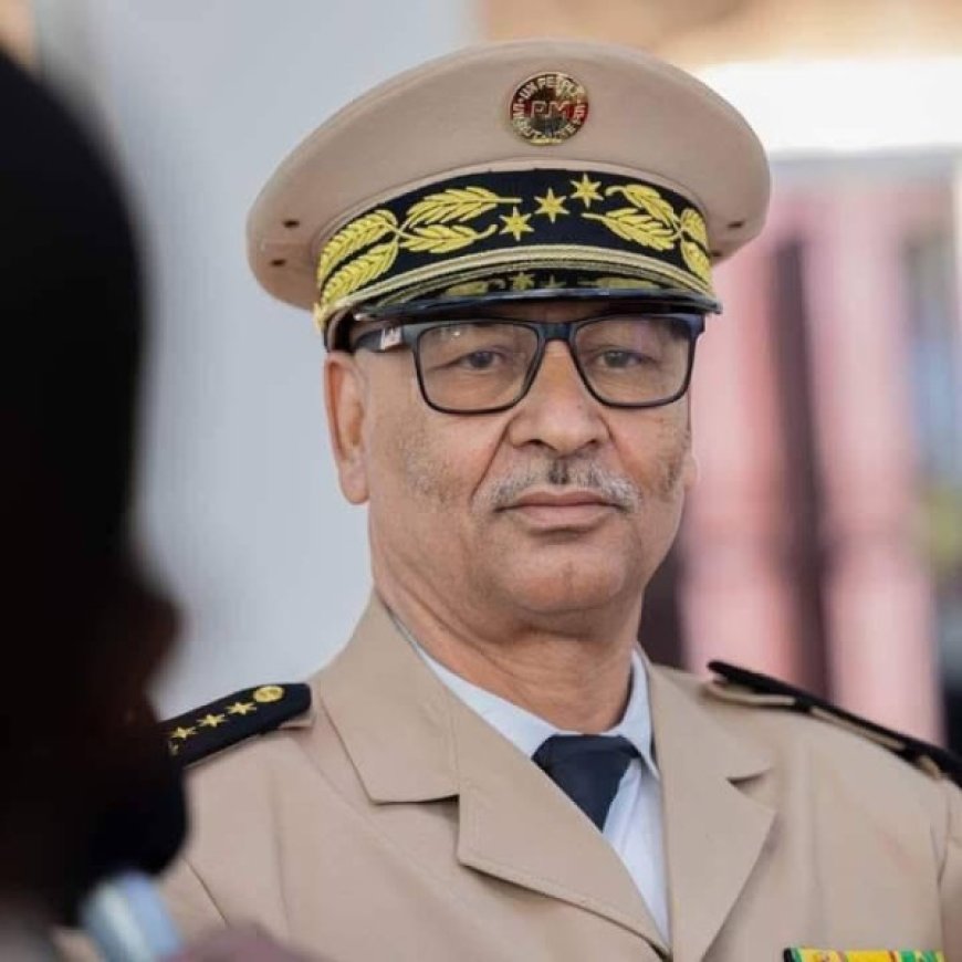 Aguelhoc : le Général Gamou se recueille sur les tombes des héros tombés en 2012