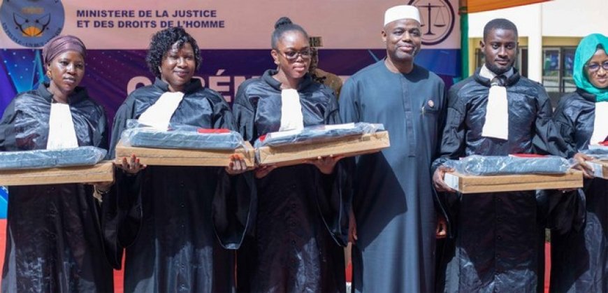 Le ministre Mamoudou Kassogue tient sa promesse : 234 ordinateurs offerts aux auditeurs de justice et aux greffiers en chef stagiaires