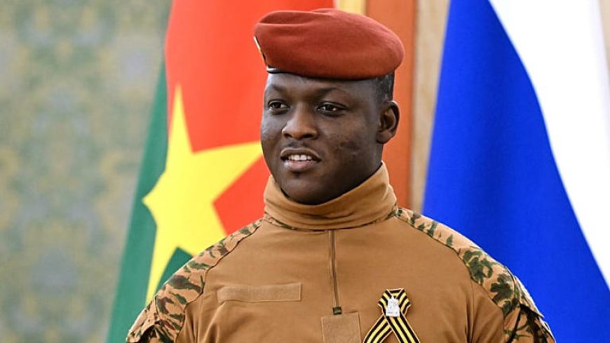 Burkina Faso : Traoré reçoit sa carte d’identité biométrique de l’AES