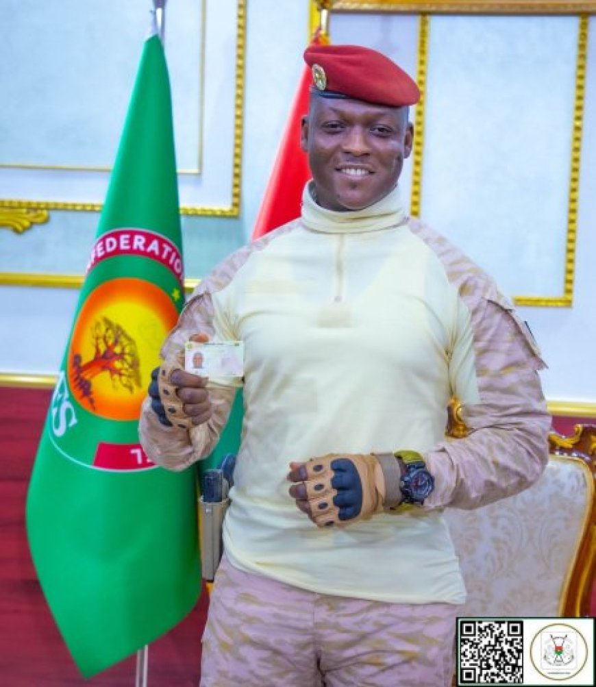 Burkina Faso : Le Capitaine Ibrahim Traoré est désormais détenteur de la carte biométrique AES
