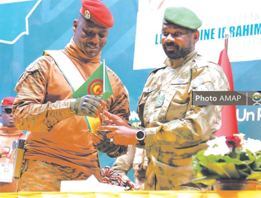 Présidence de la Confédération AES : Le Général d'armée Assimi Goïta passe le flambeau au Capitaine Ibrahim Traoré