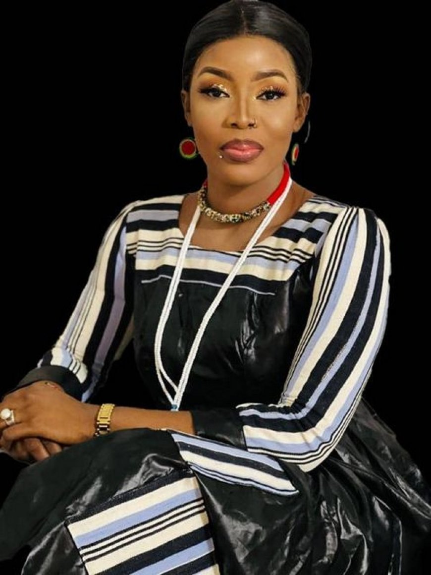 Fatoumata Coulibaly, dite Kaka Lakaré, une étoile montante de la musique malienne.
