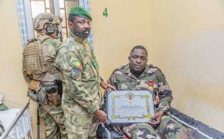 Polyclinique des Armées de Kati : Assimi Goïta au chevet des blessés de guerre
