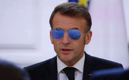 « Un look de gangster » : pourquoi Emmanuel Macron porte-t-il des lunettes de soleil ?