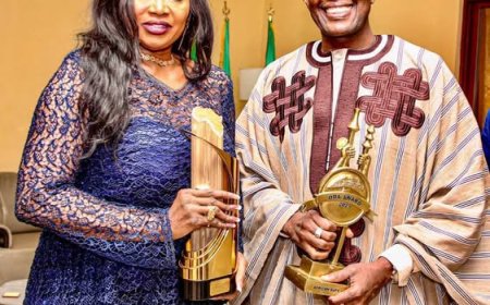 Oumou Sangaré célébrée à Bamako : le ministre Daffé salue une icône de la musique africaine