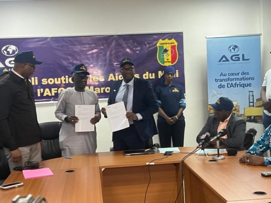Africa Global Logistics-Mali remet un chèque de 10 Millions de FCFA aux Aigles