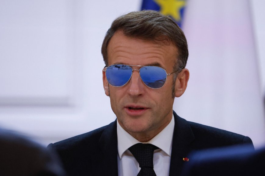 « Un look de gangster » : pourquoi Emmanuel Macron porte-t-il des lunettes de soleil ?
