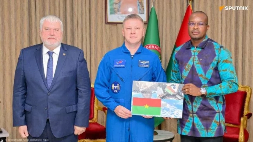 La Russie et le Burkina Faso discutent du lancement d'un satellite russe de télécommunications dans l'intérêt de l'AES