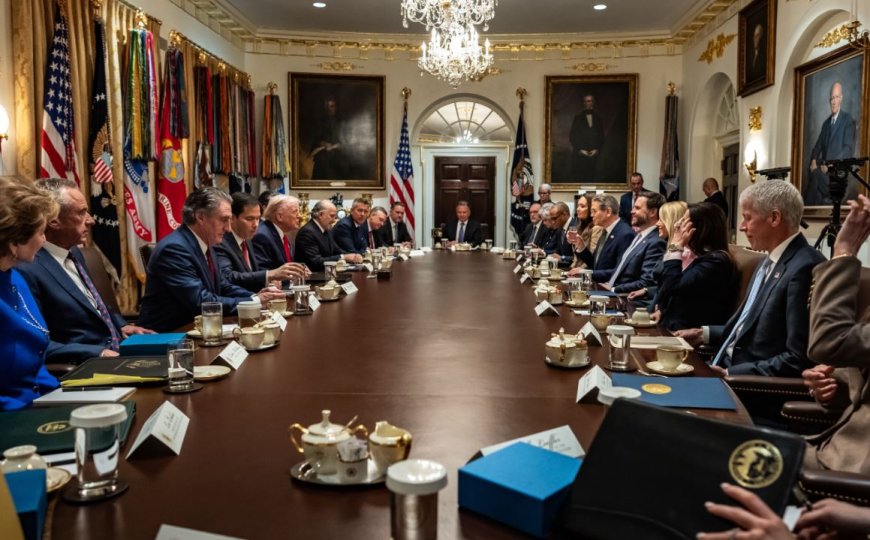Trump annonce son intention d'entamer des pourparlers avec l'Iran : « Non aux armes nucléaires et plus de massacres de manifestants. »