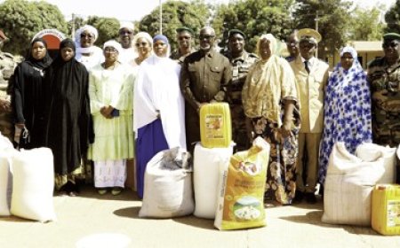 Œuvres sociales du Président de la Transition : 800 kits alimentaires offerts au camp de Kati et au Génie militaire