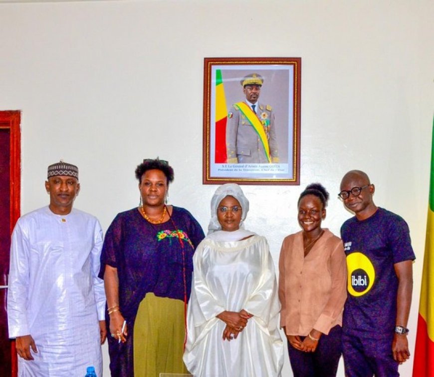 Prix IBIBI 2026 : Oumou Sall Seck reçoit le Directeur artistique de Yamarou Photo