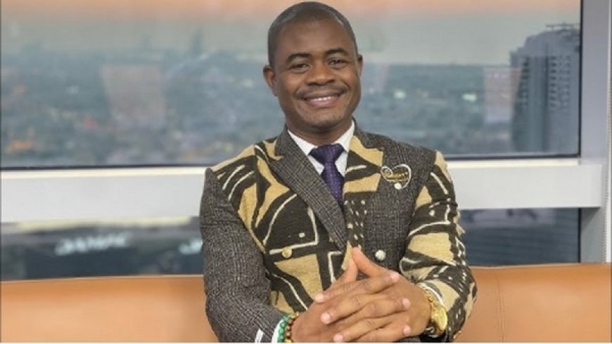 Coach Simon Ouedraogo, Conférencier : « Arrêtons la comédie éducationnelle »