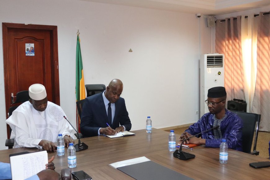 Ministère de la Refondation de l’État : Bakary Traoré passe le flambeau à Yaya Gologo