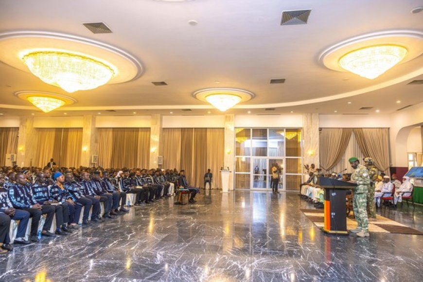 Présentation de vœux à Koulouba :  Assimi et les jeunes du Mali regardent dans la même direction