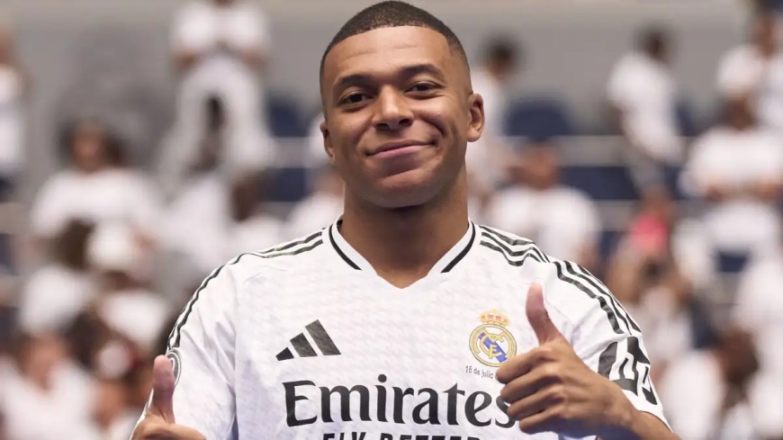 Mbappé crée de l'engouement en passant son permis de conduire en Espagne