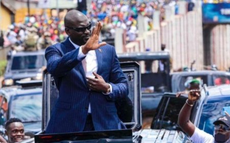 Guinée: le président Doumbouya, absent depuis deux semaines et demi, va "très bien", assurent les autorités