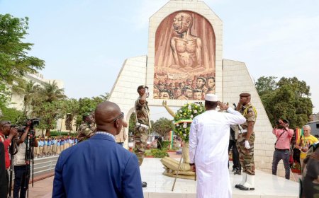 26-Mars : le Premier ministre rend hommage aux Martyrs et pointe du doigt les « dysfonctionnements » de la démocratie