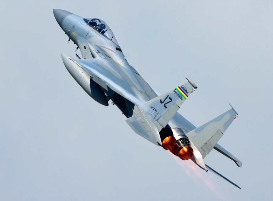 Un avion de chasse F-15 américain s'écrase en flammes au Koweït