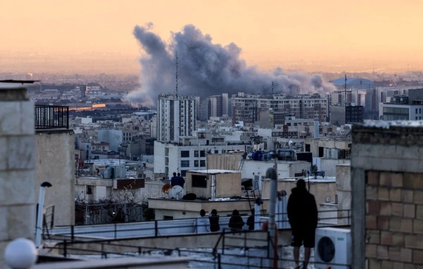 L'Iran sous le feu israélo-américain, Trump dit avoir "presque tout détruit"