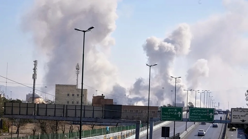 La guerre s'intensifie, l'Iran déclare que les USA « regretteront amèrement » le navire coulé