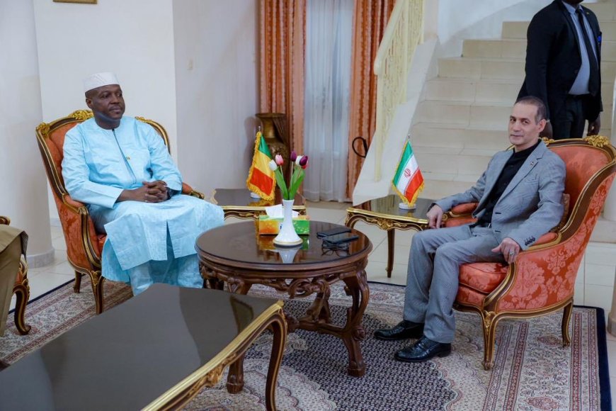 Décès de l’Ayatollah Ali Khamenei : le Premier ministre Abdoulaye Maïga signe le livre de condoléances à l’ambassade d’Iran