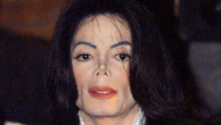 «Cela m'a plongé dans l'enfer et m'a fait découvrir mes démons» : quatre personnes portent plainte contre Michael Jackson pour trafic sexuel d'enfants