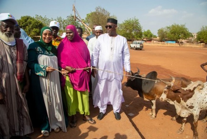 Fête de l’Aïd el-Fitr 2026 : Le Gouvernement Remet 100 Bœufs aux Déplacés Internes à Bamako