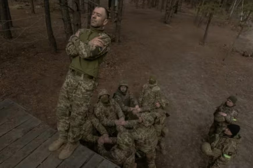 Face au manque de soldats, l'armée ukrainienne cherche à moderniser ses formations