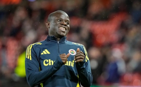 N’Golo Kanté régale les joueurs de son club en Belgique