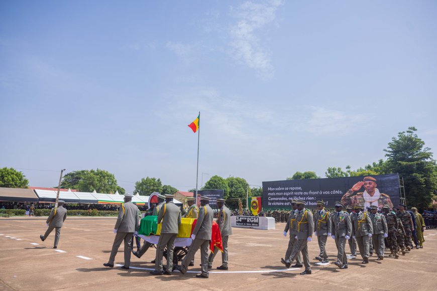 Obsèques nationales : les honneurs de la Nation rendus au général Sadio Camara
