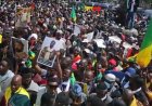 "Un acte de barbarie ignoble": un rassemblement à Paris en soutien au Mali