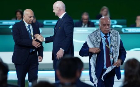 Congrès de la Fifa: un dirigeant palestinien refuse une photo avec un dirigeant israélien (vidéo)