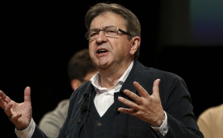 Présidentielle 2027 : Jean-Luc Mélenchon officialise sa candidature