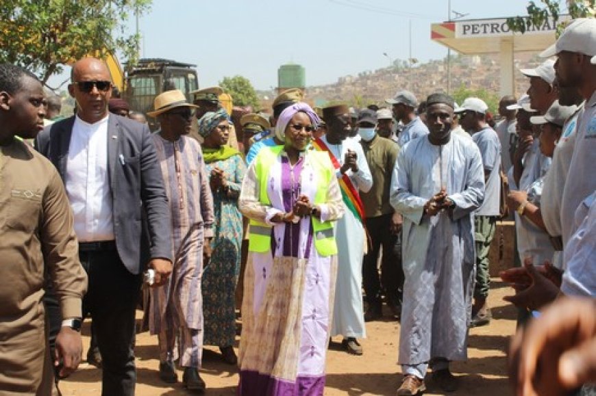 Bamako : lancement officiel des travaux de curage des collecteurs et caniveaux pour prévenir les inondations
