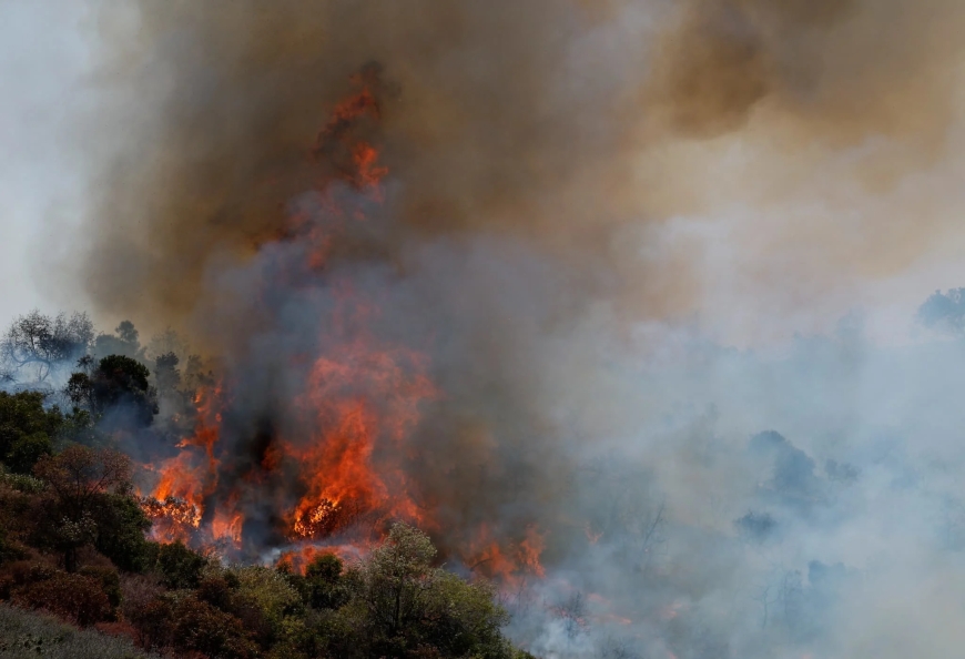 "Sandy Fire" : un incendie menace des milliers d'habitations près de Los Angeles, 29.000 personnes appelées à évacuer