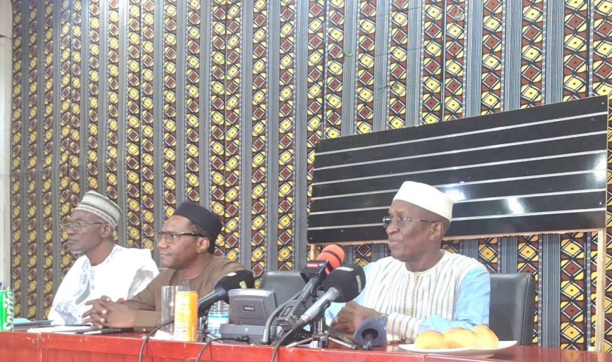 Examens de fin d’année : le ministre Amadou Sy Savane rassure élèves, parents et enseignants