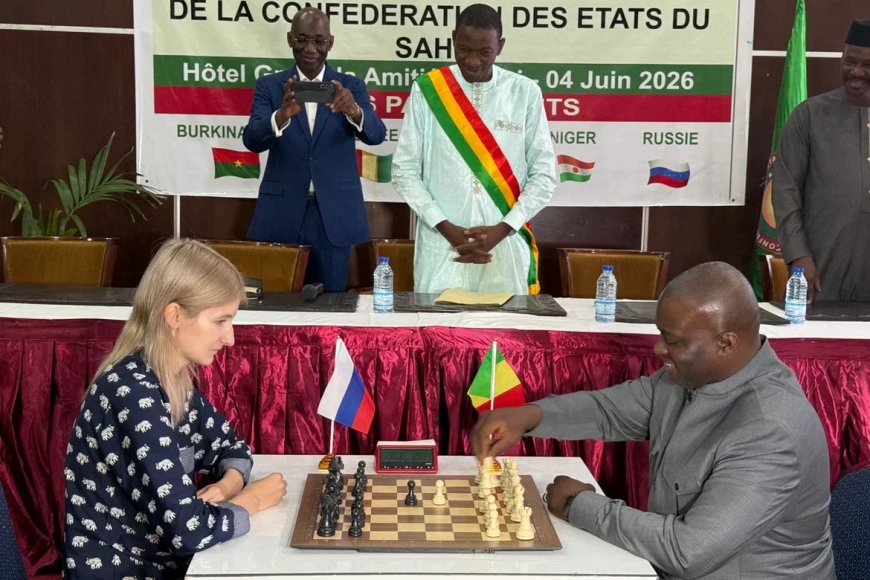 Une équipe russe participe au premier tournoi d’échecs de l’AES
