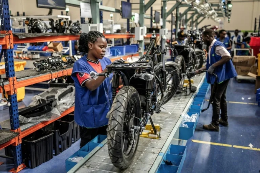 En Afrique, les motos électriques inondent le marché, portées par la guerre au Moyen-Orient