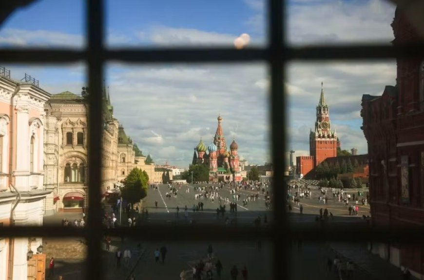 «De brefs contacts ont eu lieu»: L'UE rouvre discrètement un canal de dialogue avec le Kremlin