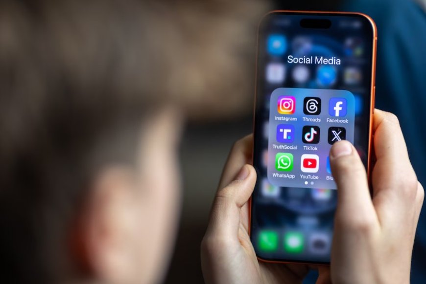 Facebook, YouTube, TikTok et X prennent le pouvoir sur l’info au détriment des médias traditionnels