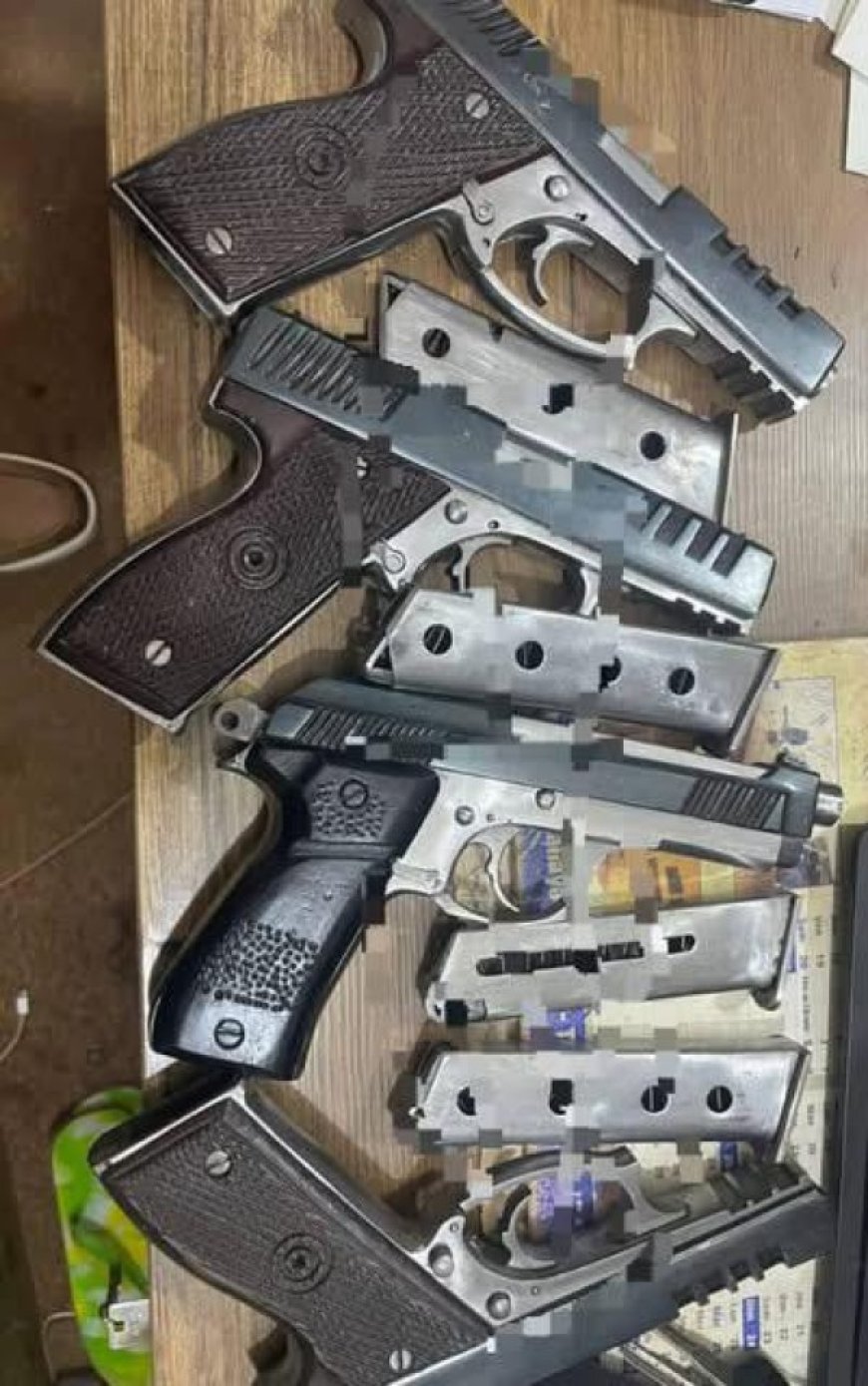Kéniéba : quatre individus retrouvés en possession d’un impressionnant lot d’armes