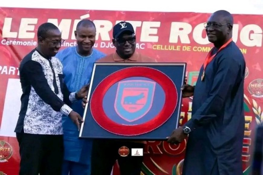 Cheick Oumar Karagnara décerne un Tableau d’honneur à Me Bassalifou Sylla !