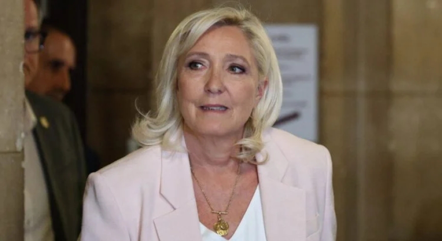 Marine Le Pen condamnée et sous bracelet électronique : on sait enfin si elle pourra se présenter à la présidentielle
