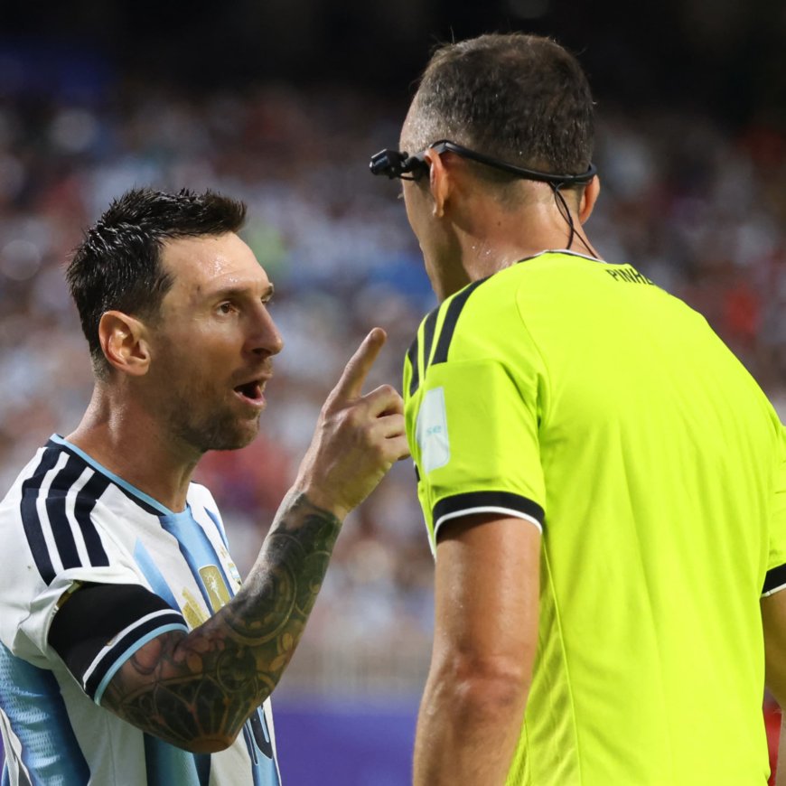 Argentine-Suisse : "Parlez moi avec respect", quand Messi recadre l'arbitre dans un moment de tension