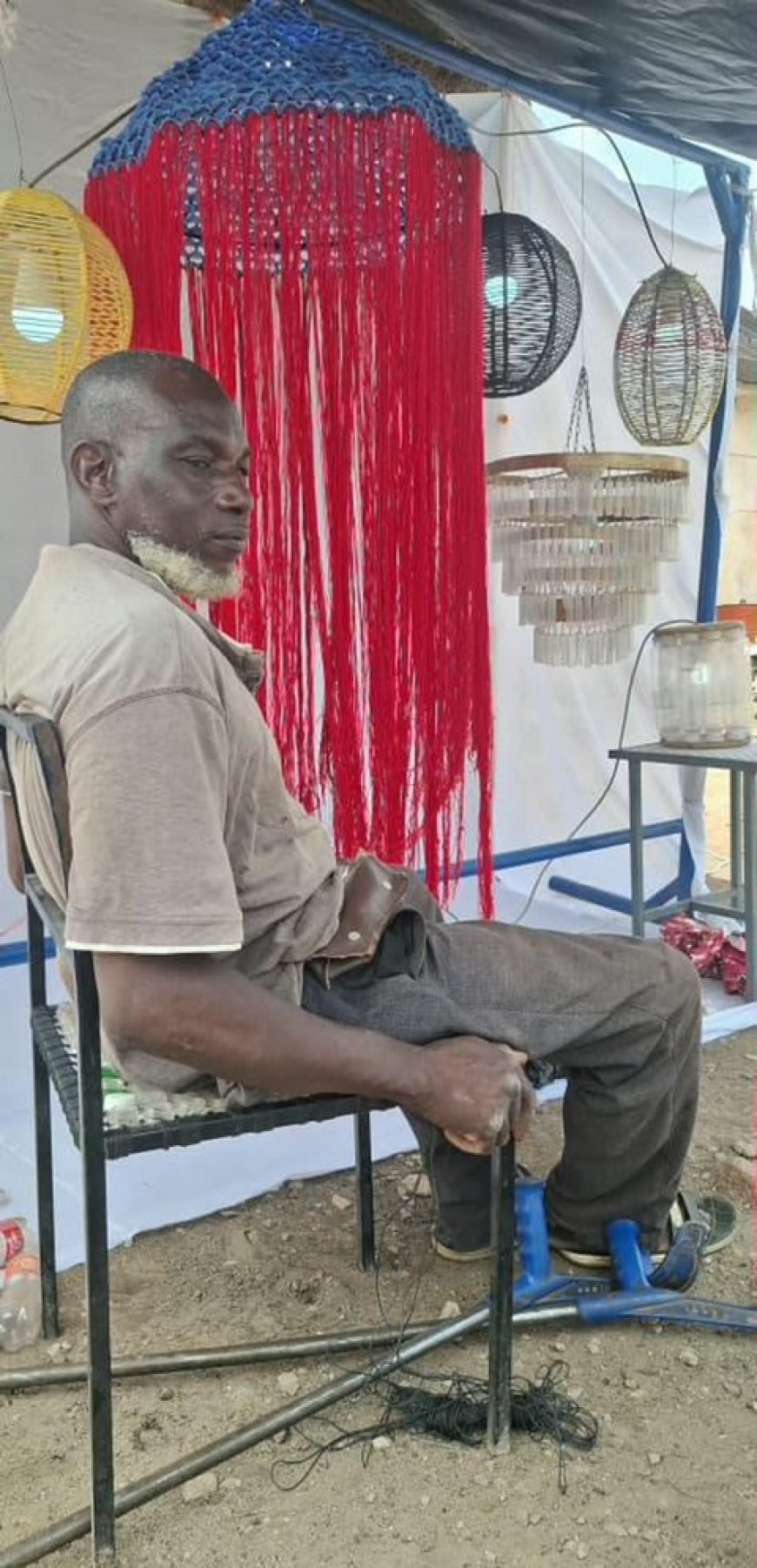 Seydou Diallo : L'artiste qui donne une seconde vie aux déchets plastiques