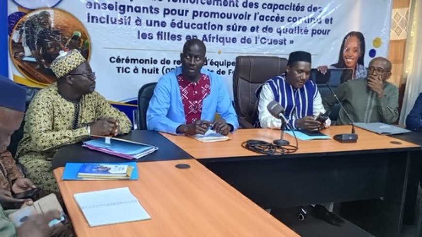 Cérémonie de remise d’équipements et de matériels des technologies de l’information et de la communication (TIC) à huit Instituts de Formation des Maîtres