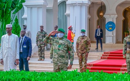 Palais de Koulouba : Assimi Goïta préside la traditionnelle cérémonie de montée des couleurs