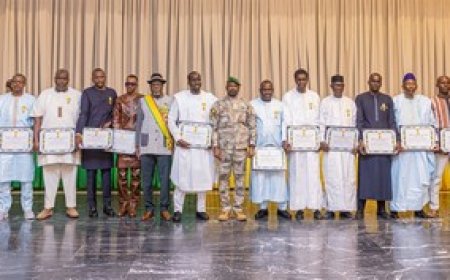 Sadio Bathily, Cheick Oumar Karagnara, Mamadou Yara, Mama Djiby  Yattassaye, Mama Lah, Baylal Djigue et Mohamed Niangadou : Ces jeunes entrepreneurs qui ont tenu le Mali debout !