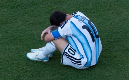 Lionel Messi arrête sa carrière pour une durée indéterminée